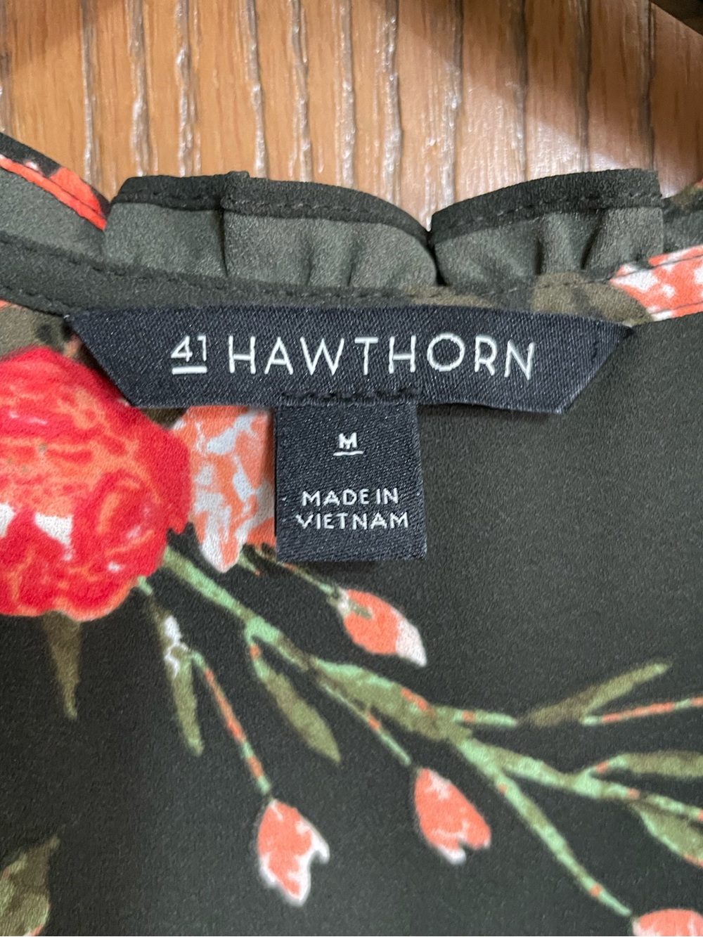 41 Hawthorn Green Floral Blouse with Coral and Pink Roses - Picture 5 of 8